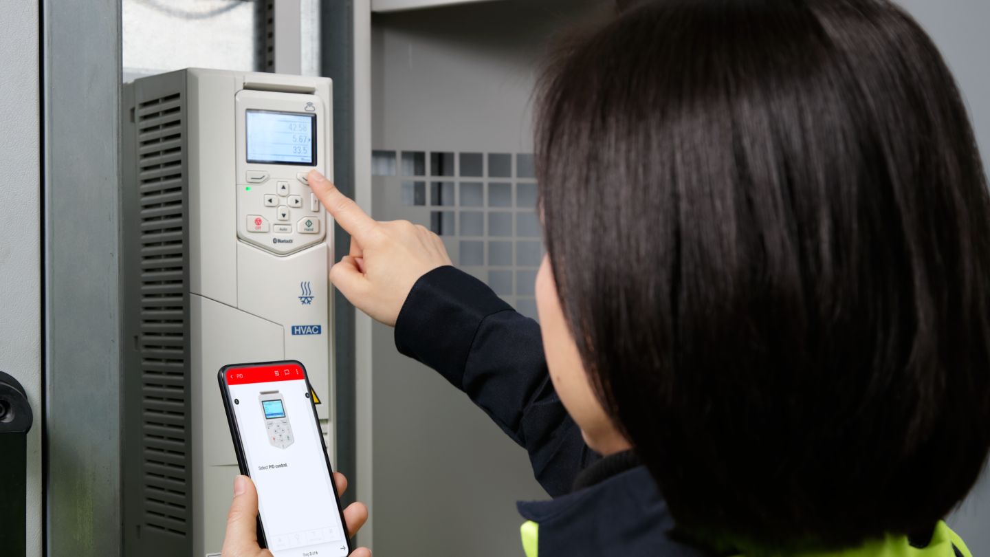 ABB ofrece soluciones HVACR avanzadas como los variadores ACH580