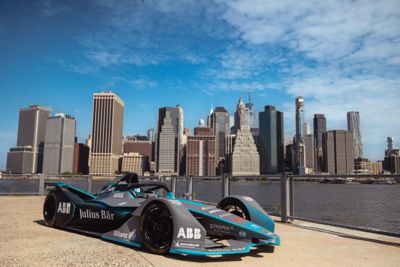 Landscape of New York with the Formula E show car during the 2022 New York City ePrix, 8th meeting of the 2021-22 ABB FIA Formula E World Championship, on the Brooklyn Street Circuit from July 14 to 17, in New York, United States of America - Photo Germain Hazard / DPPI