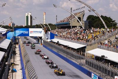 08 BIRD Sam (gbr), NEOM McLaren Formula E Team, Nissan e-4ORCE 04, action 09 EVANS Mitch (nzl), Jaguar TCS Racing, Jaguar I-Type 6, action 94 WEHRLEIN Pascal (ger), TAG HEUER Porsche Formula E Team, Porsche 99X Electric, action during the 2024 Sao Paulo ePrix, 3rd meeting of the 2023-24 ABB FIA Formula E World Championship, on the Sao Paulo Street Circuit from March 24 to 26, 2024 in Sao Paulo, Brazil - Photo Germain Hazard / DPPI