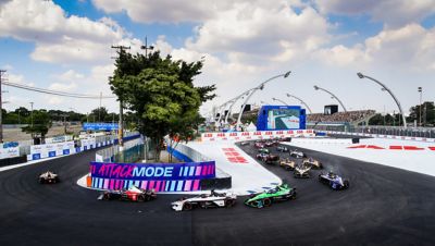 depart, start 13 DA COSTA Antonio Felix (prt), TAG HAUER Porsche Formula E Team, Porsche 99X Electric, 09 EVANS Mitch (nzl), Jaguar TCS Racing, Spark-Jaguar, Jaguar I - Time 6, 37 CASSIDY Nick (nzl), Envision Racing, Spark-Jaguar, Jaguar I - Time 6, action during the 2023 Sao Paulo ePrix, 5th meeting of the 2022-23 ABB FIA Formula E World Championship, on the Sao Paulo Street Circuit from March 23 to 25, 2023 in Sao Paulo, Brazil - Photo Antonin Vincent / DPPI